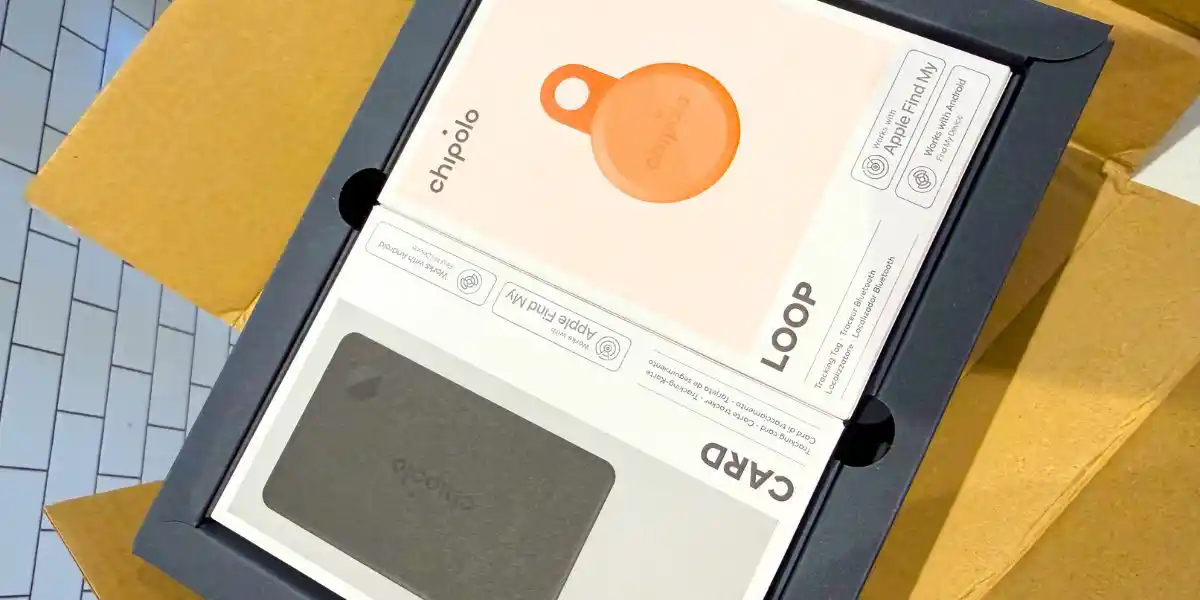 picture of a chipolo LOOP and card tracker in stylish packaging