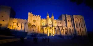 the palais de papes at night in avignon