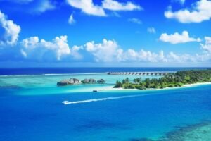 turquiose blue waters of the maldives