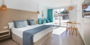 a room in the hotel in mallorca in october