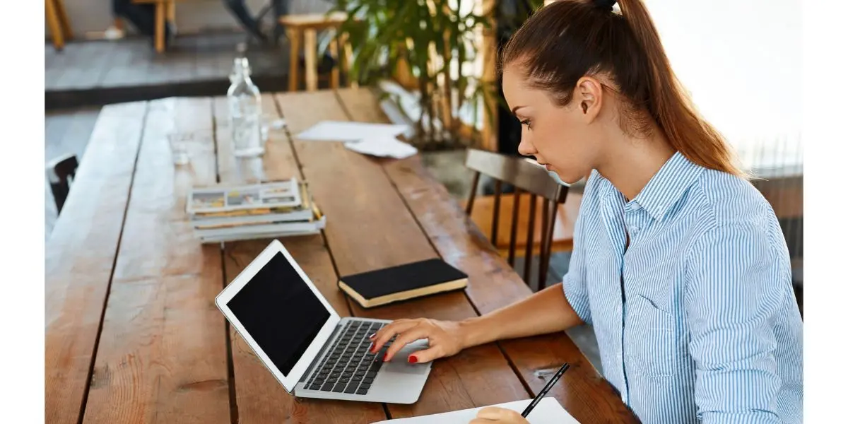 woman doing her taxes